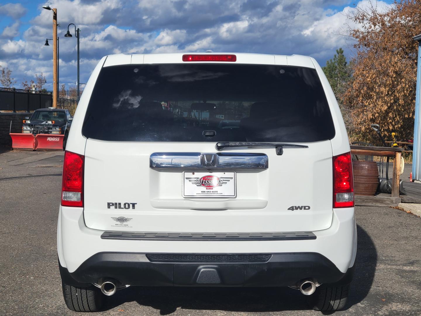 2015 White /Gray Honda Pilot EX-L AWD EX-L (5FNYF4H58FB) with an 3.5L V6 SOHC 24V engine, 5-Speed Automatic transmission, located at 450 N Russell, Missoula, MT, 59801, (406) 543-6600, 46.874496, -114.017433 - All Wheel Drive. Automatic Transmission. Power Heated Leather Seats. Power Sunroof. 3rd Row Seating. Air. Cruise. Tilt. Bluetooth. AM FM XM CD Player. Backup Camera. - Photo#6